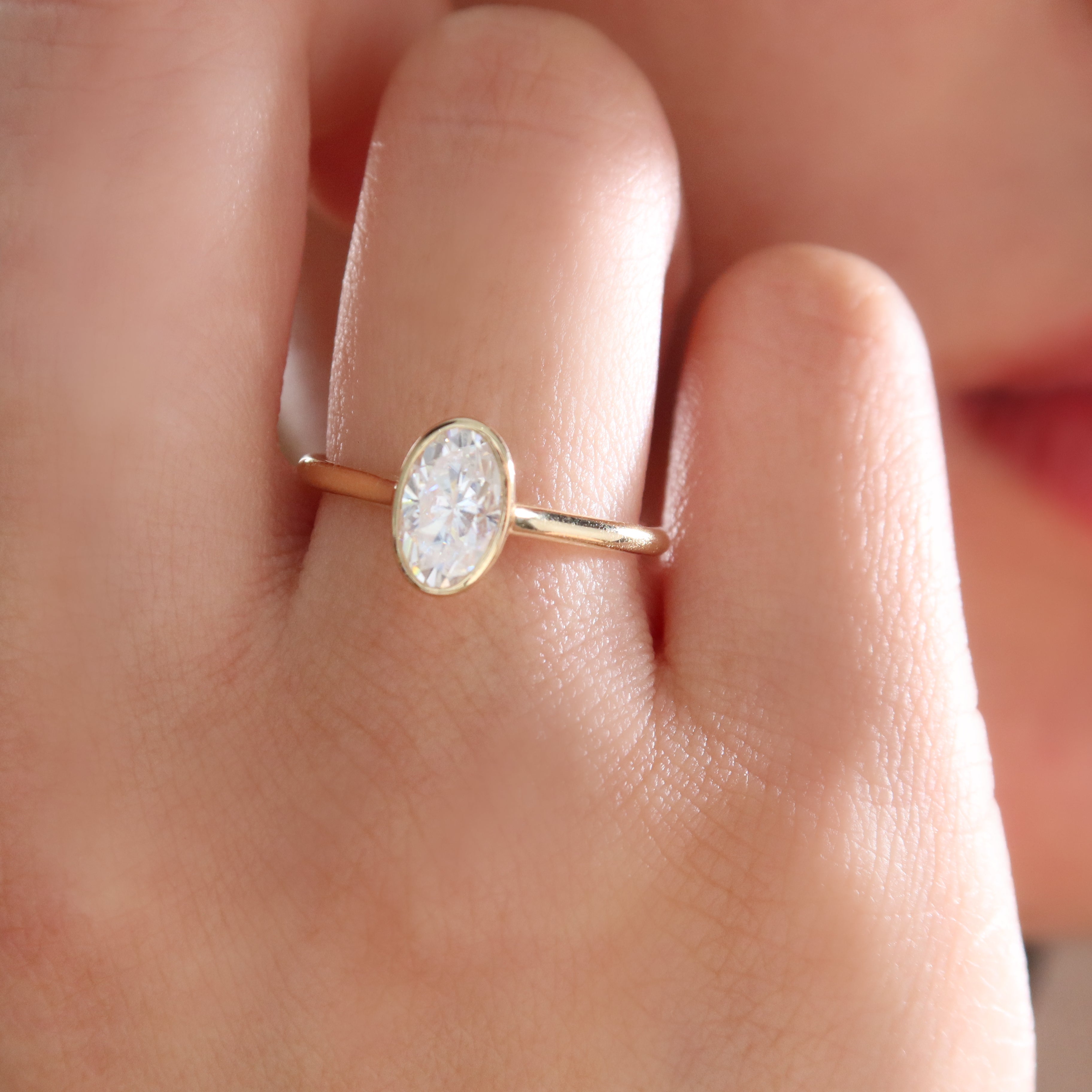 MILLIM | 9K YELLOW GOLD BEZEL OVAL SOLITAIRE PROPOSAL RING