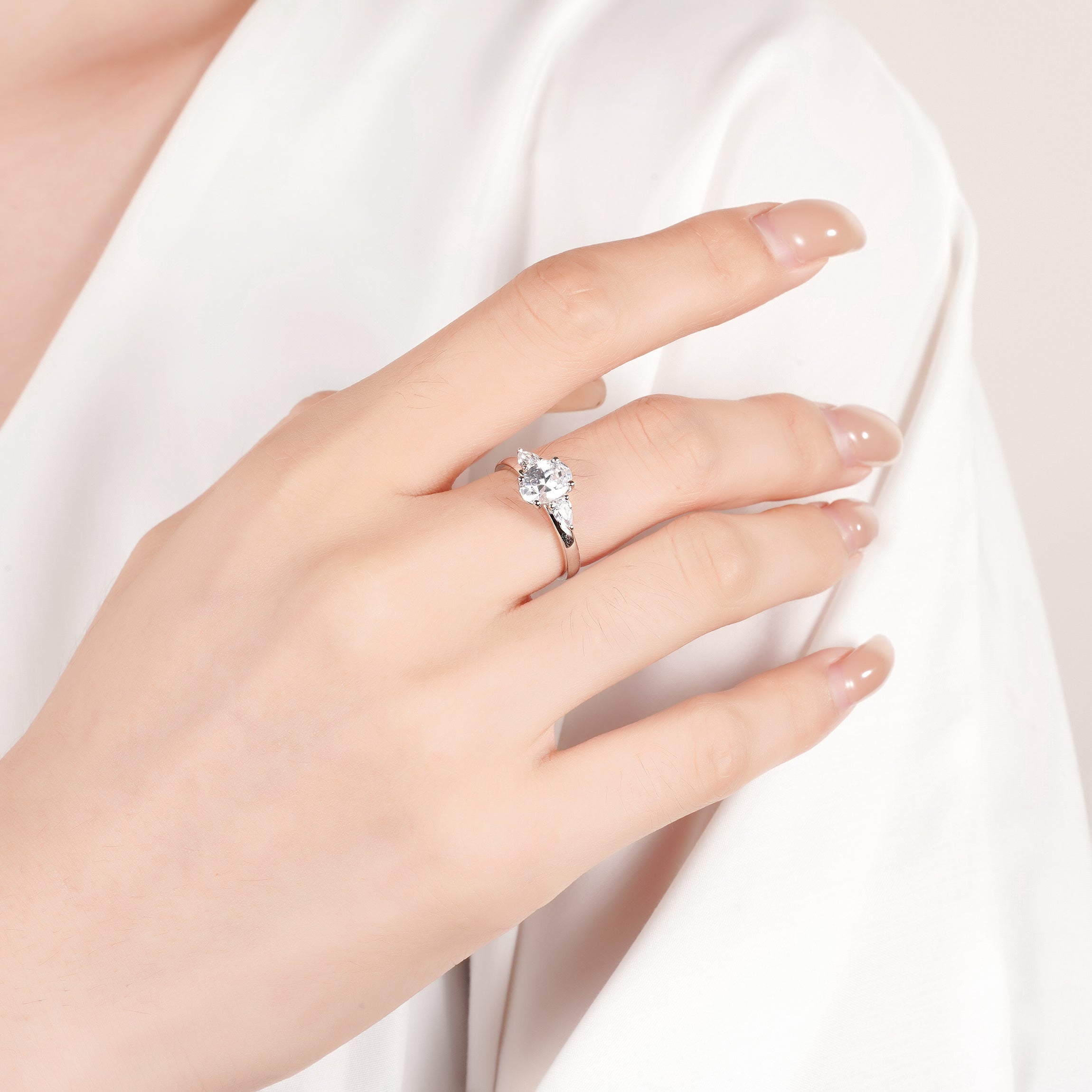 Auroro | Trilogy Engagement Ring
