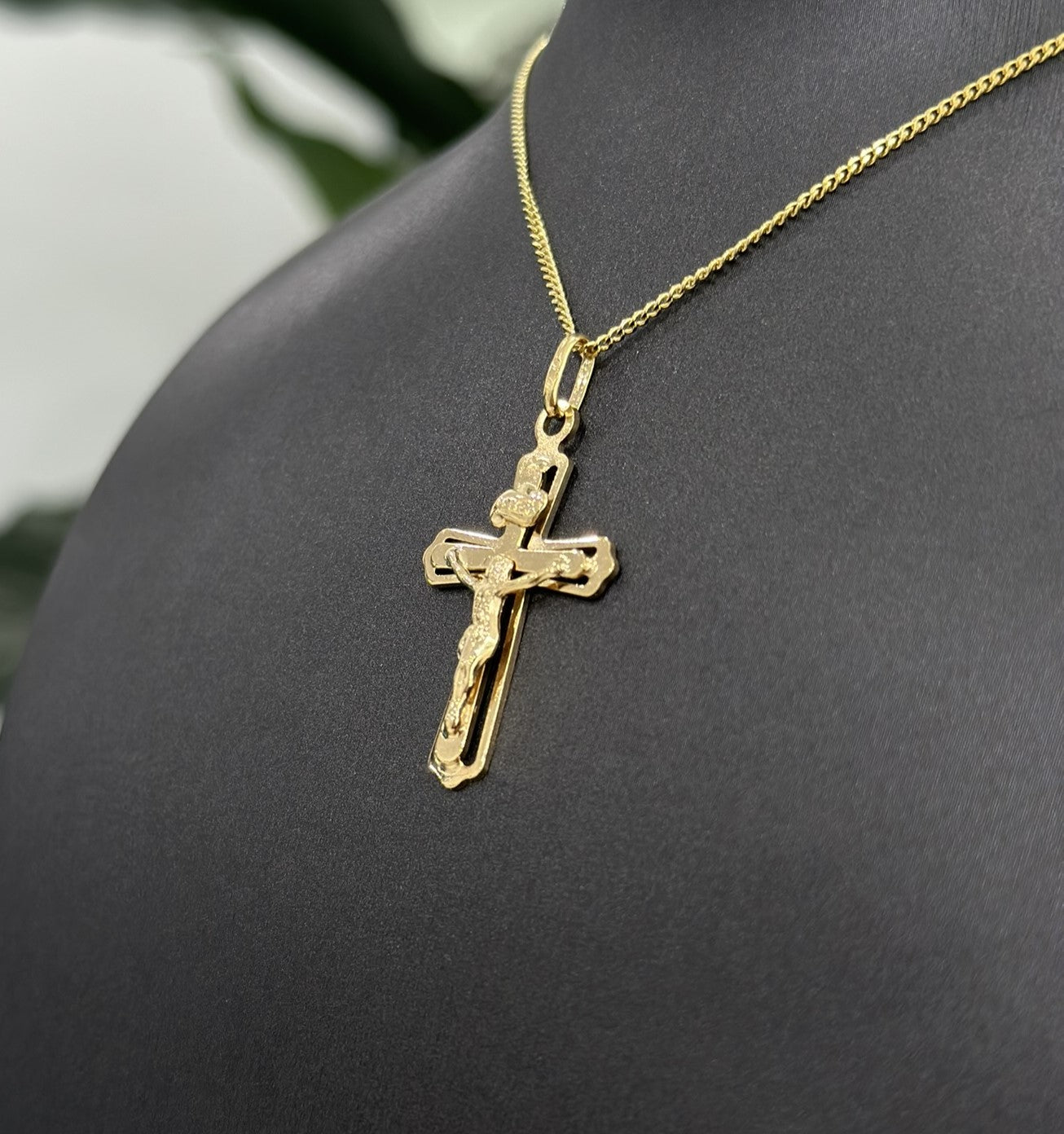 9 Carat Yellow Gold Cross Pendant