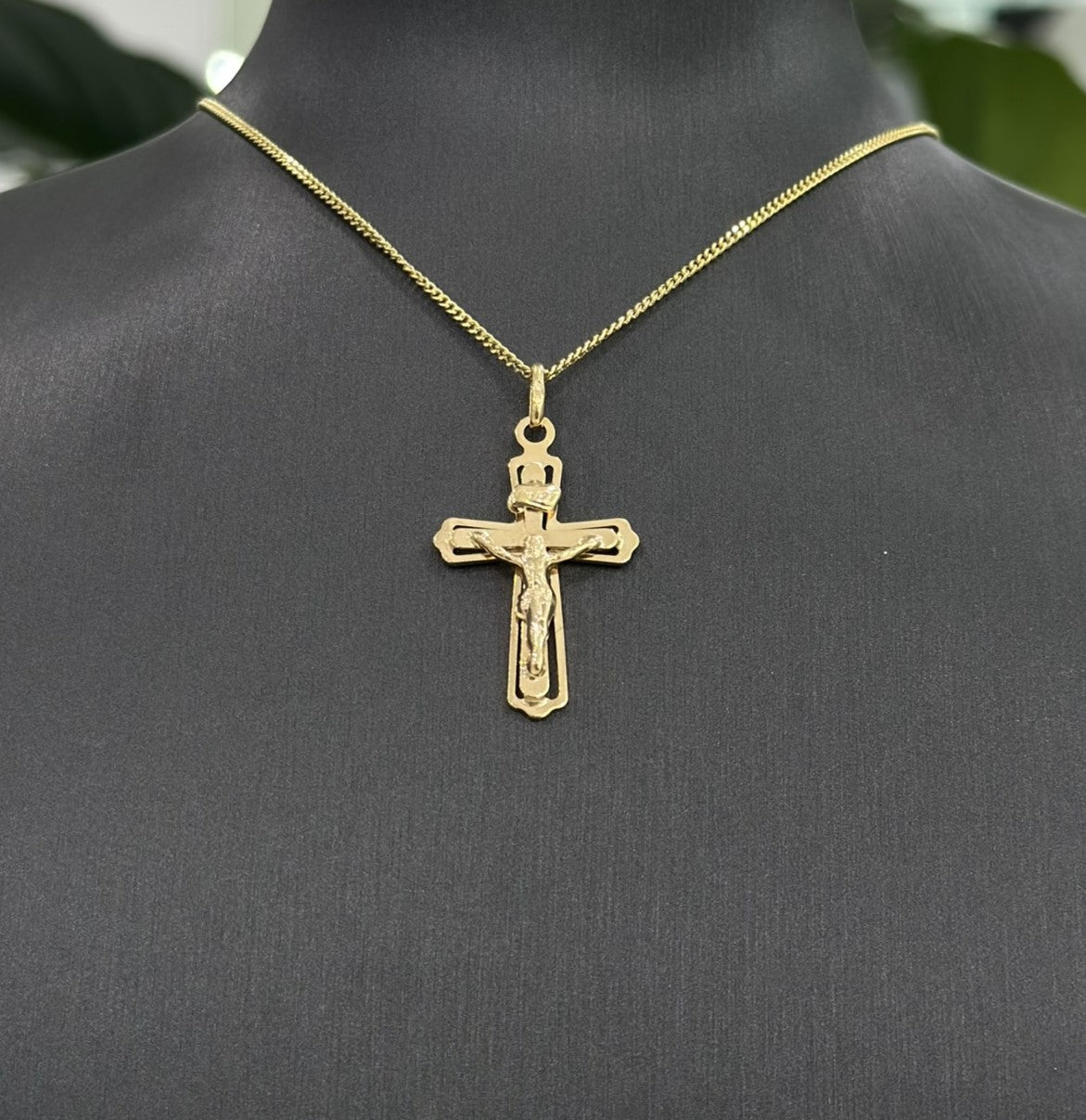 9 Carat Yellow Gold Cross Pendant