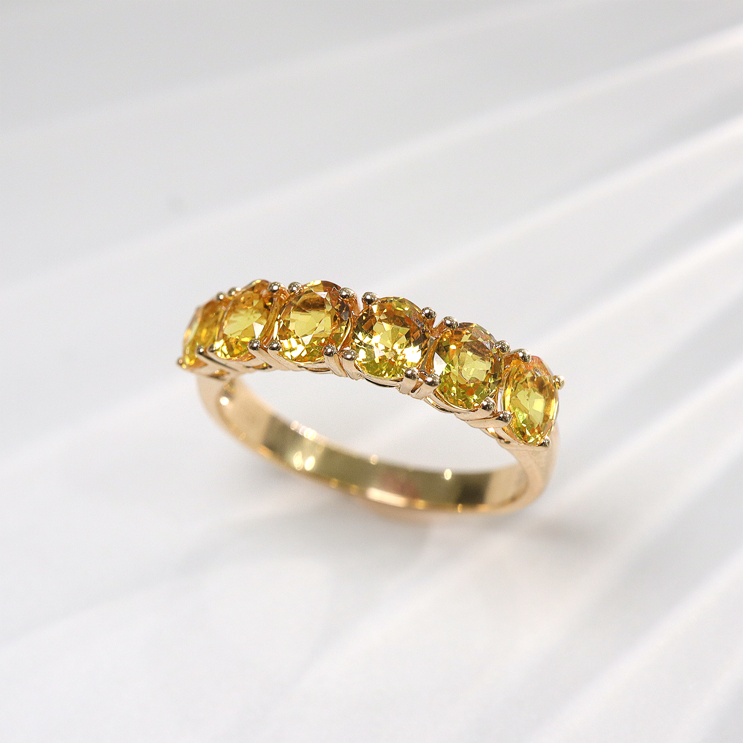 Coin | 18K Yellow Gold Natural yellow Sapphire Ring