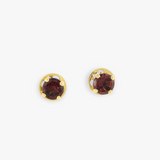 Marila | 9K YG Garnet Rhodalite Stud