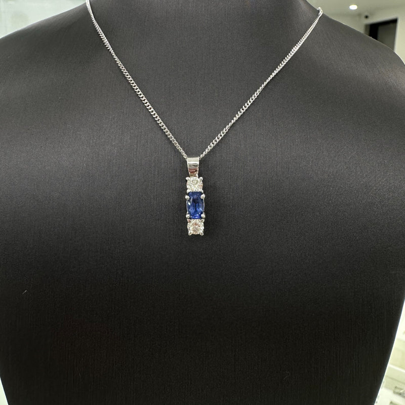 Aukai | 18ct White Gold Sapphire Pendant