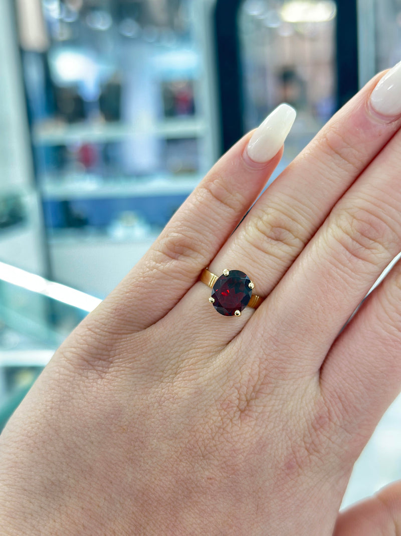 Serafina | 9ct Yellow Gold Garnet Ring